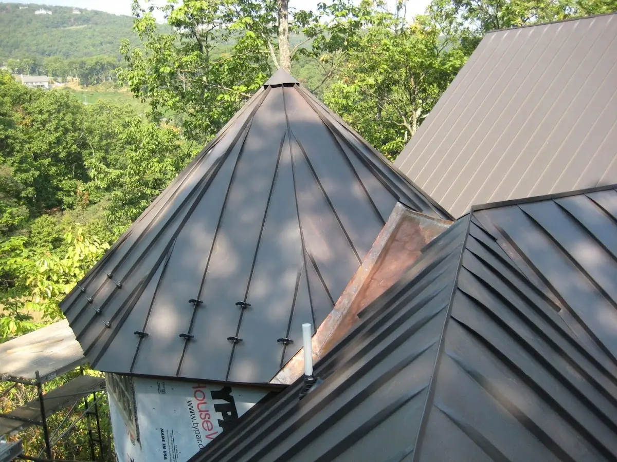 Professional Gutter Cleaning by Craftsman Roofing in Valley Vista